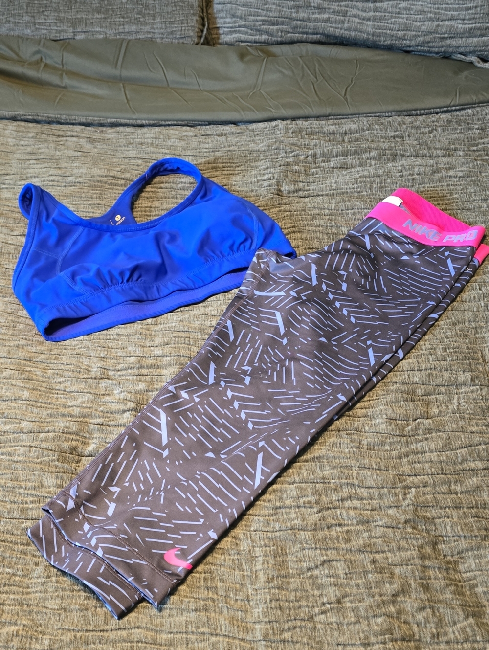 Nike Blue Sports Bra with Gray Patterned Leggings and Pink Waistband Like New